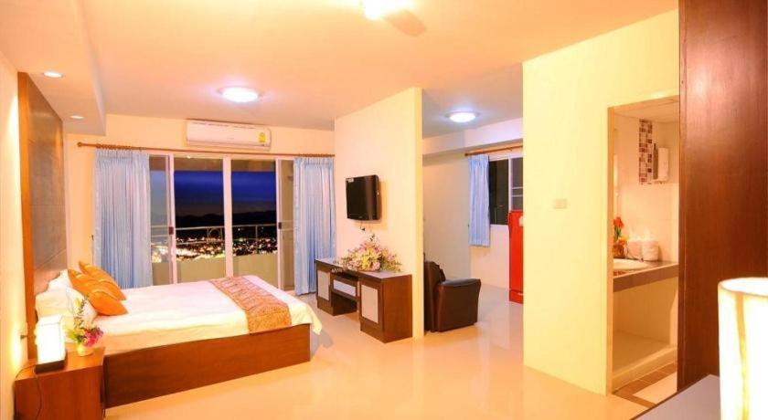 Grand Living